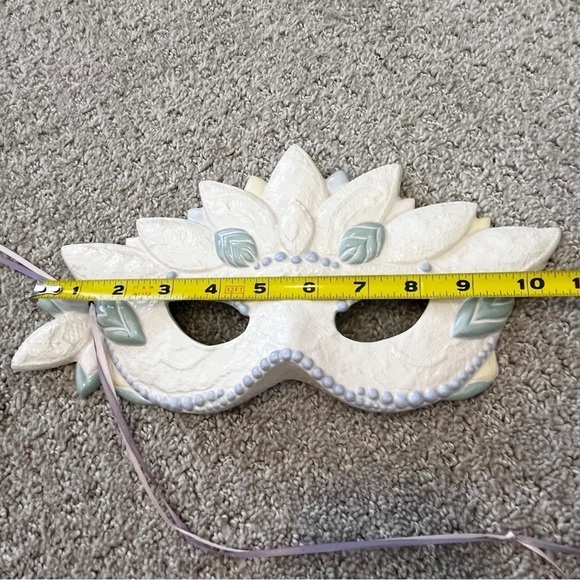 Mardi Gras Adult Face Mask Wall Plaque Iridescent White Soft Blue Painted FLAW - Picture 11 of 14